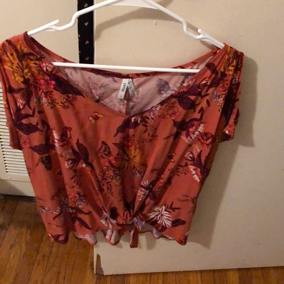 Tops - Picture 3 of 6